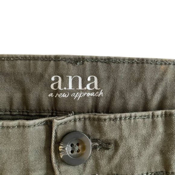 a.n.a. Women's Plus-Size 26 Army Green 4.5" Mid Rise Chino Short - Picture 11 of 12